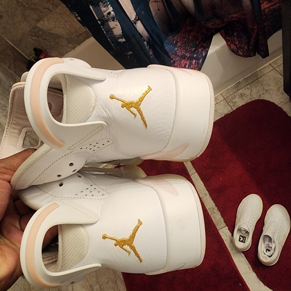 Air Jordan Woman 6 Retro Hoops - Picture 6 of 9